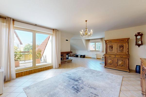 Ensemble immobilier mixte à Vendenheim : habitation, local professionnel loué et grand terrain