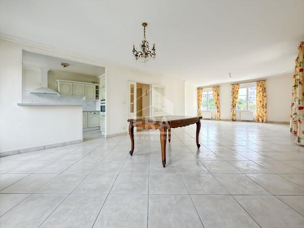 APPARTEMENT 4 PIÈCES 109 M² ? SAINT-FARGEAU-PONTHIERRY, BEAUX VOLUMES ET DOUBLE GARAGE