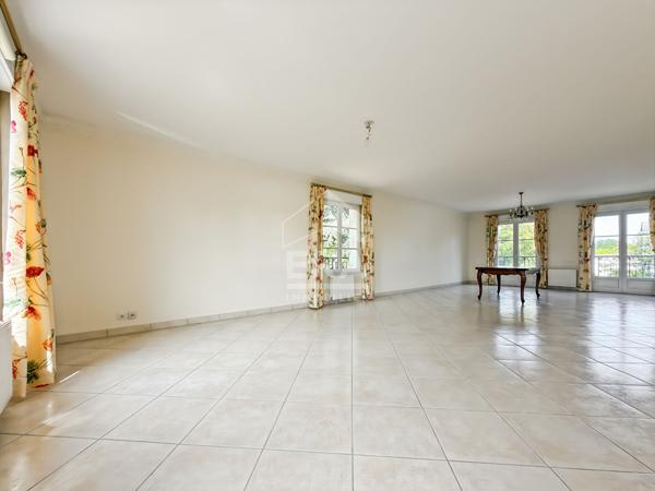 APPARTEMENT 4 PIÈCES 109 M² ? SAINT-FARGEAU-PONTHIERRY, BEAUX VOLUMES ET DOUBLE GARAGE
