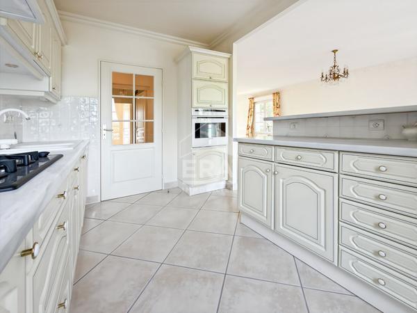 APPARTEMENT 4 PIÈCES 109 M² ? SAINT-FARGEAU-PONTHIERRY, BEAUX VOLUMES ET DOUBLE GARAGE