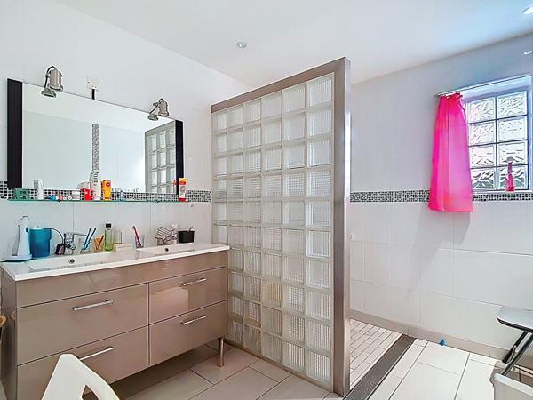 Rare à Lons - A vendre Maison T5 de 2011 avec 4 chambres et un grand garage - DPE Classe B: Confort Moderne et Ultra Économe