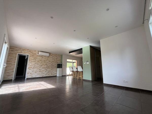 Maison de 111m² avec 4 chambres, garage et piscine à moins de 10 minutes de St-Sulpice !