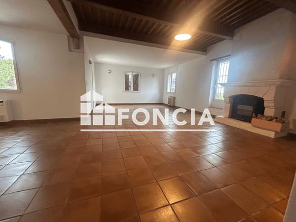 Location Maison 6 pièces 228.61 m² - Saint Mitre Les Remparts 13920