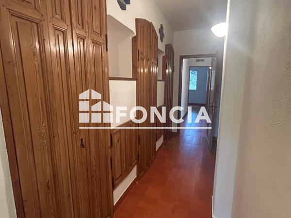 Location Maison 6 pièces 228.61 m² - Saint Mitre Les Remparts 13920