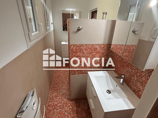 Location Maison 6 pièces 228.61 m² - Saint Mitre Les Remparts 13920