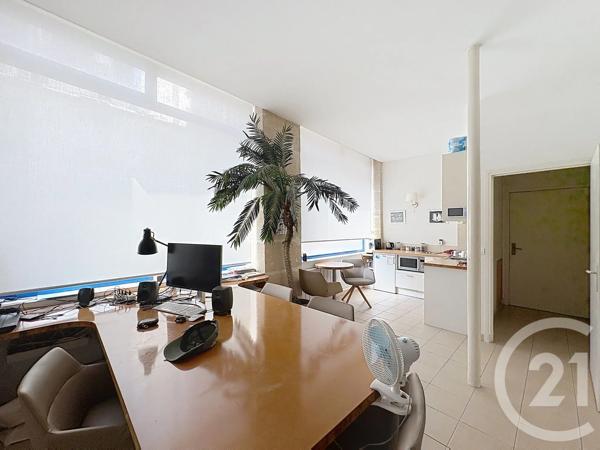 à vendre  66 m 2   PARIS  - 75018