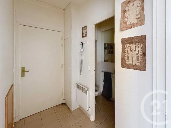 à vendre  66 m 2   PARIS  - 75018