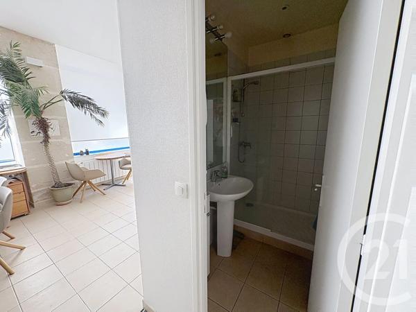 à vendre  66 m 2   PARIS  - 75018