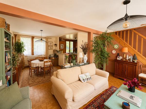 Maison
         5 pièces
        - 117 m² Exclusivité 350 000 € *