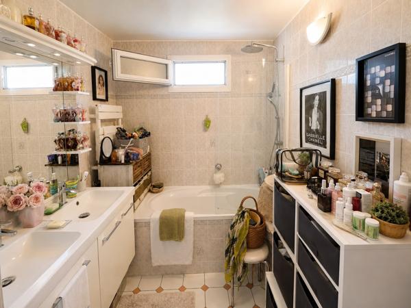 Maison
         5 pièces
        - 117 m² Exclusivité 350 000 € *