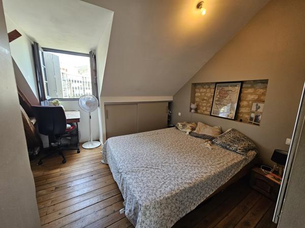 Poitiers centre-ville, appartement T3 en duplex avec parking et cave