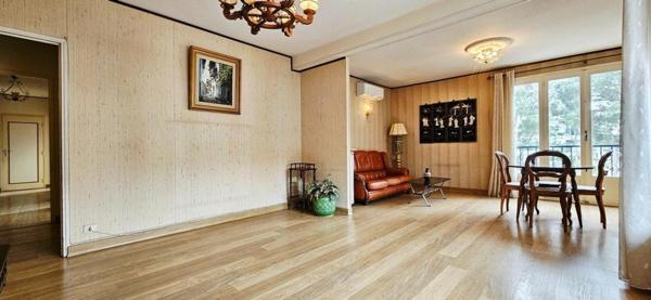 Appartement 4 pièces 97 m2 avec Loggias