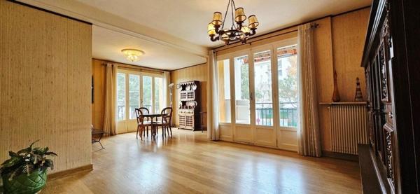 Appartement 4 pièces 97 m2 avec Loggias