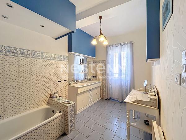 Torreilles - A VENDRE Maison 6 pièce(s) 250 m2 avec cour terrasse et garage