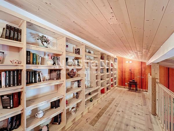 Torreilles - A VENDRE Maison 6 pièce(s) 250 m2 avec cour terrasse et garage