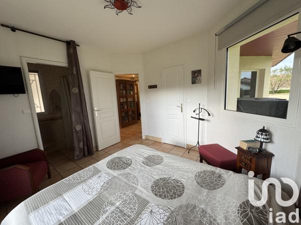 Maison traditionnelle 5 pièces de 130 m² à Morlaàs (64160)