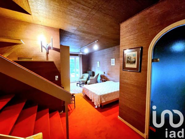 Demeure 8 pièces de 210 m² à Bollène (84500)