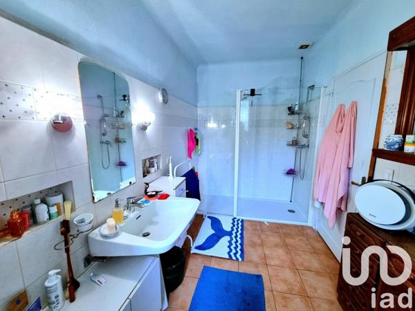 Demeure 8 pièces de 210 m² à Bollène (84500)