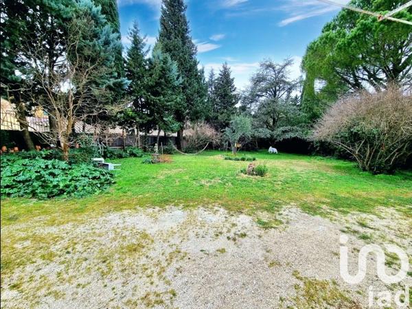 Demeure 8 pièces de 210 m² à Bollène (84500)