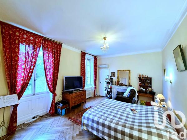 Demeure 8 pièces de 210 m² à Bollène (84500)