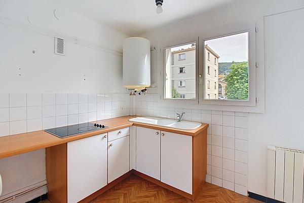 EXCLUSIVITE DRAGUIGNAN - APPARTEMENT 3 pieces + CAVE proche COMMODITE