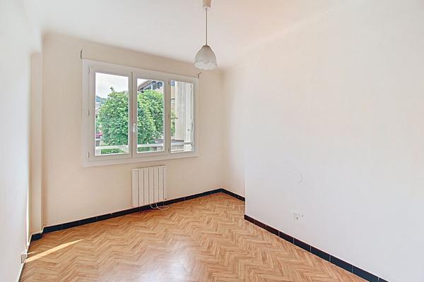 EXCLUSIVITE DRAGUIGNAN - APPARTEMENT 3 pieces + CAVE proche COMMODITE