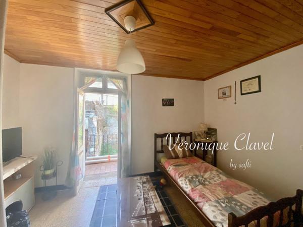 Immeuble de rapport de 96m2 avec deux appartements avec balcons et garage