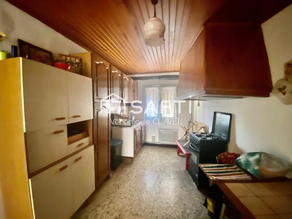 Immeuble de rapport de 96m2 avec deux appartements avec balcons et garage