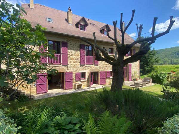 Calme, espace, lumière, proximité de Figeac et future voie verte.