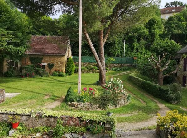 Calme, espace, lumière, proximité de Figeac et future voie verte.