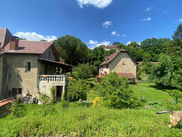 Calme, espace, lumière, proximité de Figeac et future voie verte.