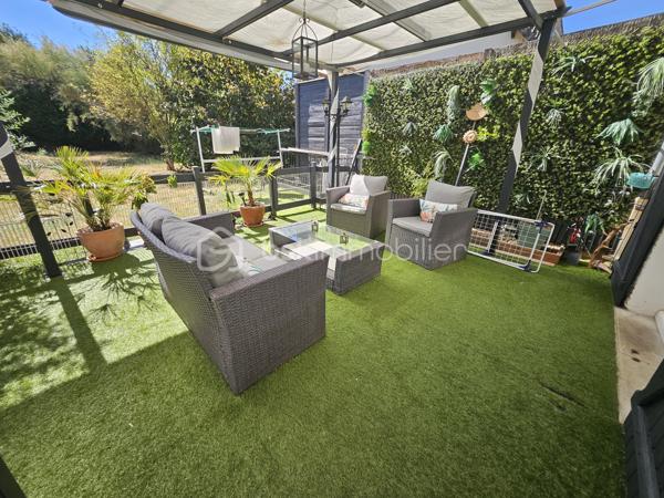 📍 Emplacement : À 5 minutes de Boutigny-sur-Essonne - Sur la commune de Courdimanche-sur-Essonne

Construction de qualité et maison de 145m² bien entretenue et soignée

👉 Au rez-de-chaussée :
- Une entrée avec rangement
- Un magnifique séjour cathédral donnant un accès direct à la terrasse arrière ainsi qu'au jardin
- Un espace salon avec une cheminée ayant un accès direct à la terrasse avant de la maison
- Une cuisine aménagée et équipée
- Un WC avec lave-mains

🛏️ À l'étage :
- Une mezzanine avec un espace bureau
- 3 belles chambres dont deux avec dressing
- Une salle de bains avec douche et WC

🌳 Partie extérieure
- Deux terrasses avant et arrière (Exposition Est et Ouest)
- Un garage isolé attenant à la cuisine ainsi qu'un sous-sol partiel
- Possibilité de stationner plusieurs véhicules sur la propriété

Le tout édifié sur une parcelle totale de 1 125m²

✅ Les plus : Huisseries en double vitrage PVC - Beaux volumes - Toiture en très bon - Système de chauffage : bois + gaz - Chaudière gaz à condensation - Dalle béton à l'étage - Adoucisseur d'eau - Récupérateur d'eau - Tout à l'égout

📞 Vous souhaitez plus de renseignements et/ou convenir d'une visite ? Contactez-moi, je suis disponible 7jours/7
** OUVERT A L'INTER-CABINET