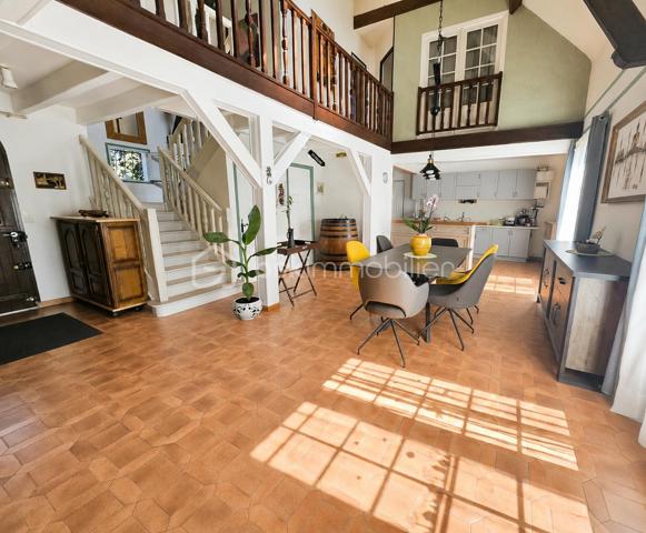 📍 Emplacement : À 5 minutes de Boutigny-sur-Essonne - Sur la commune de Courdimanche-sur-Essonne

Construction de qualité et maison de 145m² bien entretenue et soignée

👉 Au rez-de-chaussée :
- Une entrée avec rangement
- Un magnifique séjour cathédral donnant un accès direct à la terrasse arrière ainsi qu'au jardin
- Un espace salon avec une cheminée ayant un accès direct à la terrasse avant de la maison
- Une cuisine aménagée et équipée
- Un WC avec lave-mains

🛏️ À l'étage :
- Une mezzanine avec un espace bureau
- 3 belles chambres dont deux avec dressing
- Une salle de bains avec douche et WC

🌳 Partie extérieure
- Deux terrasses avant et arrière (Exposition Est et Ouest)
- Un garage isolé attenant à la cuisine ainsi qu'un sous-sol partiel
- Possibilité de stationner plusieurs véhicules sur la propriété

Le tout édifié sur une parcelle totale de 1 125m²

✅ Les plus : Huisseries en double vitrage PVC - Beaux volumes - Toiture en très bon - Système de chauffage : bois + gaz - Chaudière gaz à condensation - Dalle béton à l'étage - Adoucisseur d'eau - Récupérateur d'eau - Tout à l'égout

📞 Vous souhaitez plus de renseignements et/ou convenir d'une visite ? Contactez-moi, je suis disponible 7jours/7
** OUVERT A L'INTER-CABINET