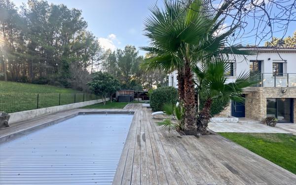 Maison à vendre    6 pièces • 195,68 m2 Martigues