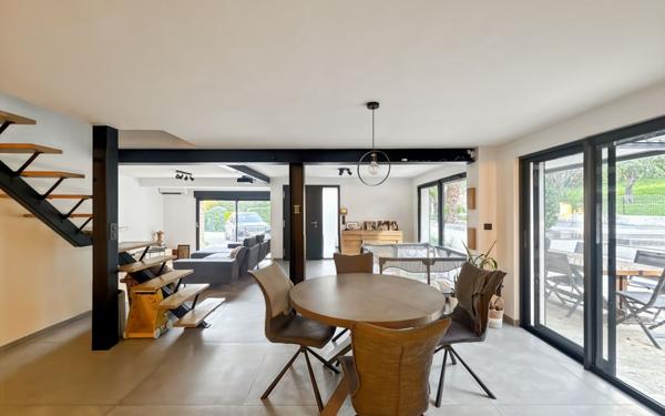 Maison à vendre    6 pièces • 195,68 m2 Martigues