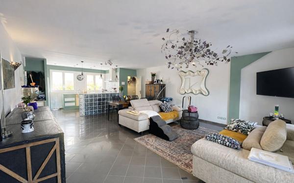 Immeuble à vendre    8 pièces •  Chennevières-sur-Marne