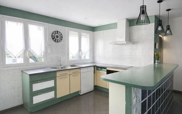 Immeuble à vendre    8 pièces •  Chennevières-sur-Marne