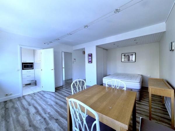 Appartement à vendre studio COURBEVOIE (92) proche quartier d'affaire de la Défense