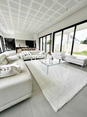Maison contemporaine à Montreuil-Juigné