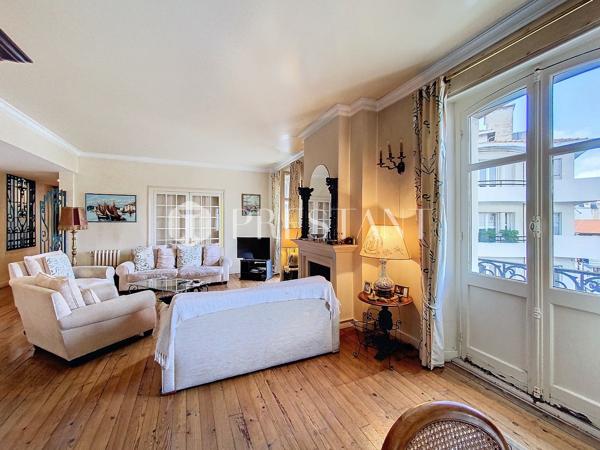 Appartement de caractère de 4 pièces à Biarritz, à deux pas de la place Clémenceau, BIARRITZ