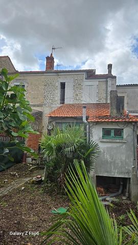 Maison 3 chambre(s) à vendre - Saintes, Charente-Maritime - 17