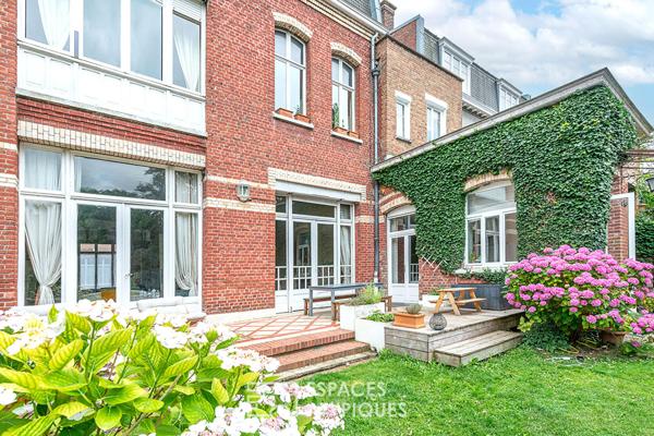 Maison de maître au charme authentique avec son jardin arboré