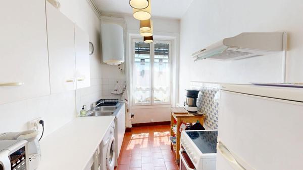 Proche Quai du Rhône- rue Cavenne 41.99 m2