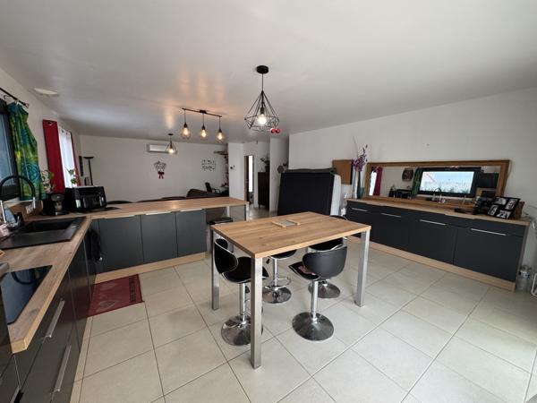 Maison
         4 pièces
        - 102 m² 299 620 € *