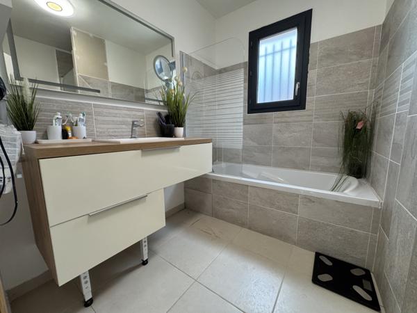 Maison
         4 pièces
        - 102 m² 299 620 € *