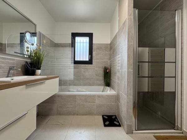 Maison
         4 pièces
        - 102 m² 299 620 € *