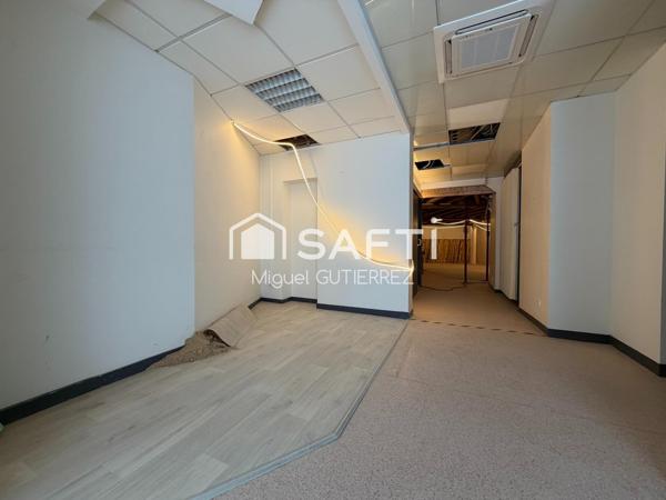 Local commercial de 140 m² avec belle vitrine sur rue