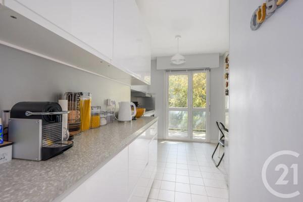 Appartement F3 à vendre  3 pièces - 62,73 m 2   BRUNOY  - 91