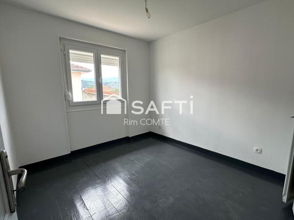 Maison rénovée de 65 m² à étage – Quartier résidentiel ultra paisible – Terrain de 800 m² constructible!!