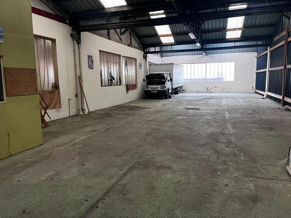 GARAGE ENTREPOT OU LOCAL COMMERCIAL EN CENTRE VILLE 225M2